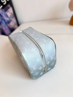 Несессер Louis Vuitton Dopp Kit