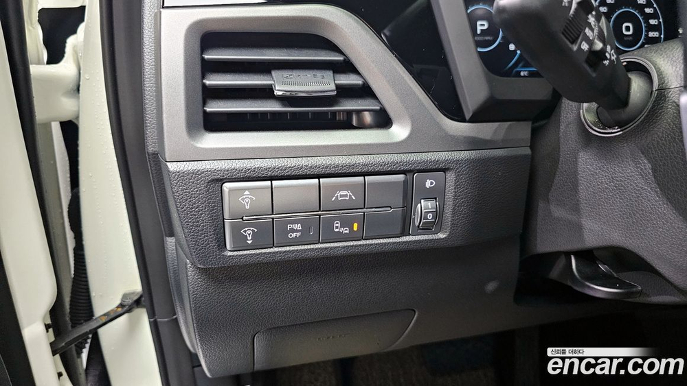 KG Mobility (Ssangyong) Beautiful Korando Бензин 1.5 2WD R-플러스 (06.2022)