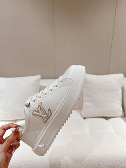 Louis Vuitton Time Out