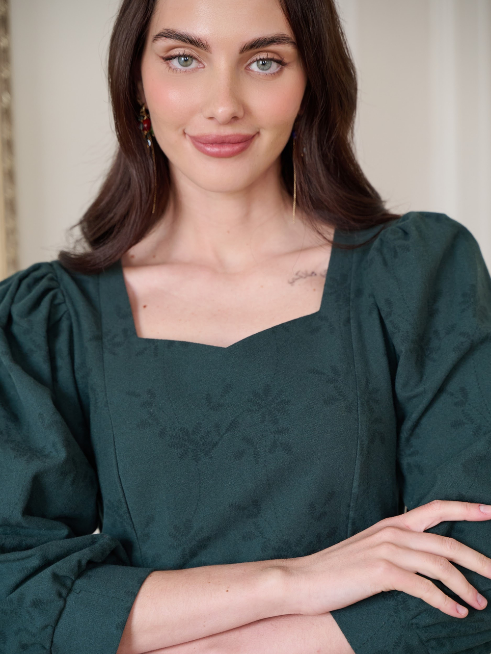 Платье с вырезом-сердечко