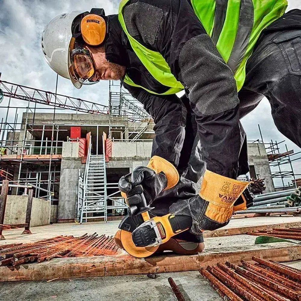 DEWALT Болгарка аккумуляторная DCG405NT 20B ,125MM,9000 оборотов в минуту,С кейсом