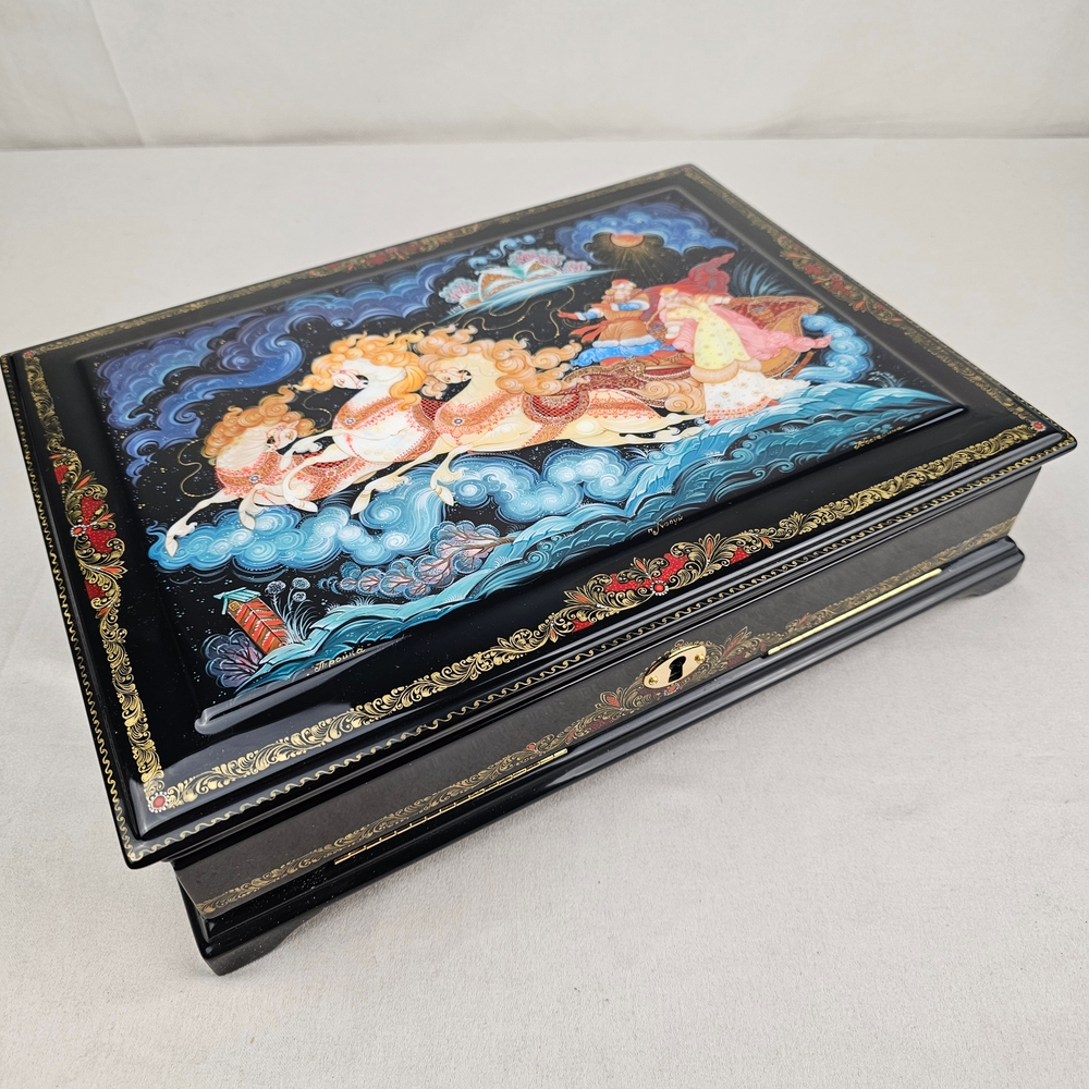 Шкатулка для бумаг А4 "Тройка" с ручной росписью