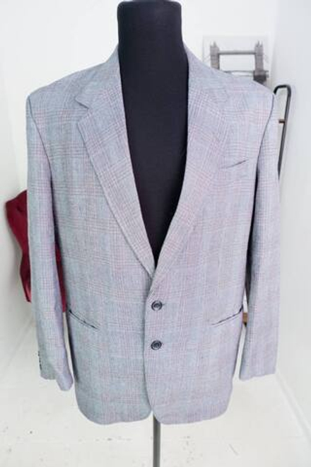 Пиджак в клетку, маркировка 170-100-88, визуально на 50 размер