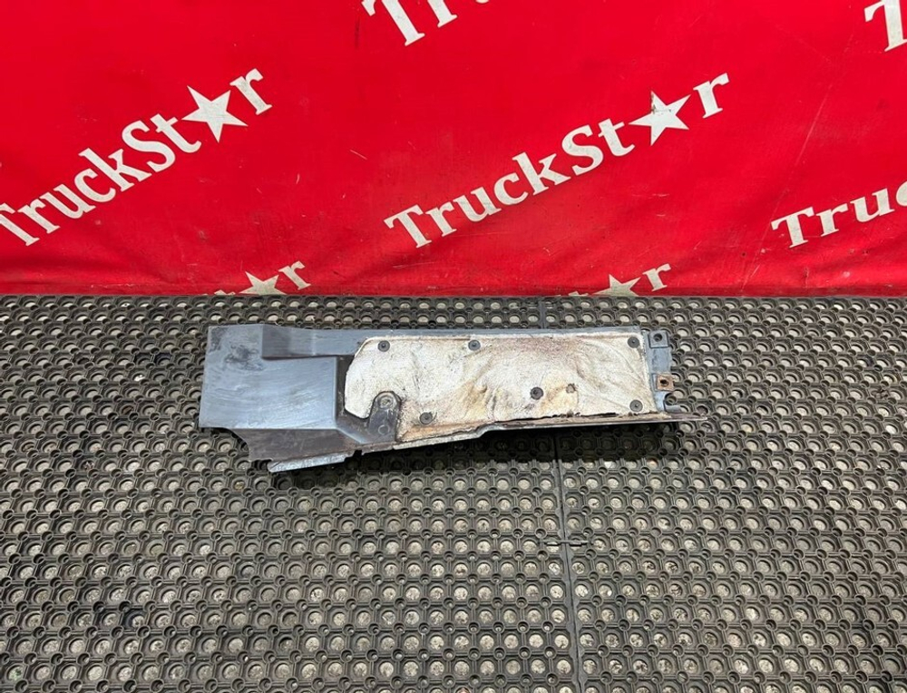 Шумоизоляция двигателя правая