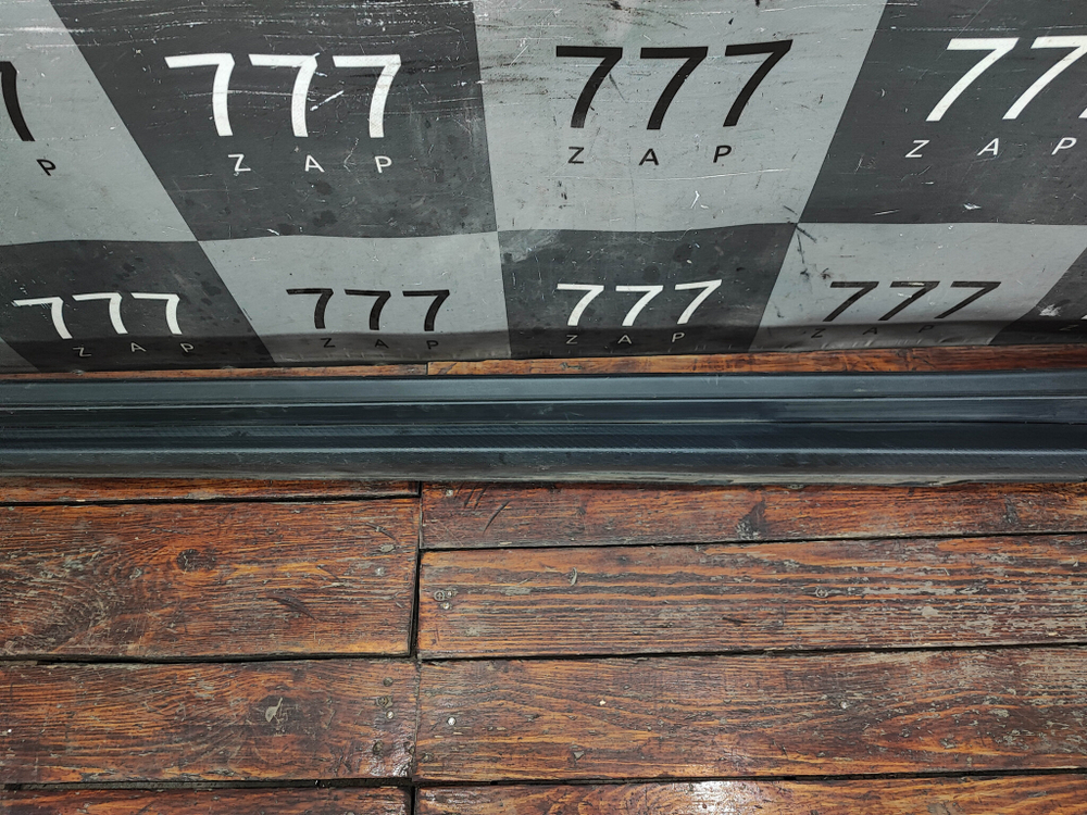 Накладка порога левого Geely Coolray 19-нв Б/У Оригинал 6073056100