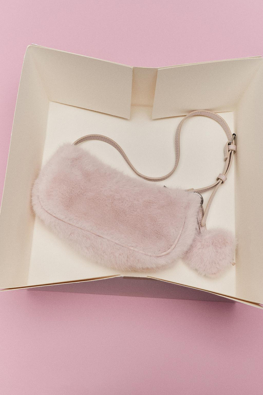 ZARA СУМКА С ПЛЕЧЕВЫМ РЕМНЕМ ИЗ ИСКУССТВЕННОГО МЕХА, РОЗОВЫЙ