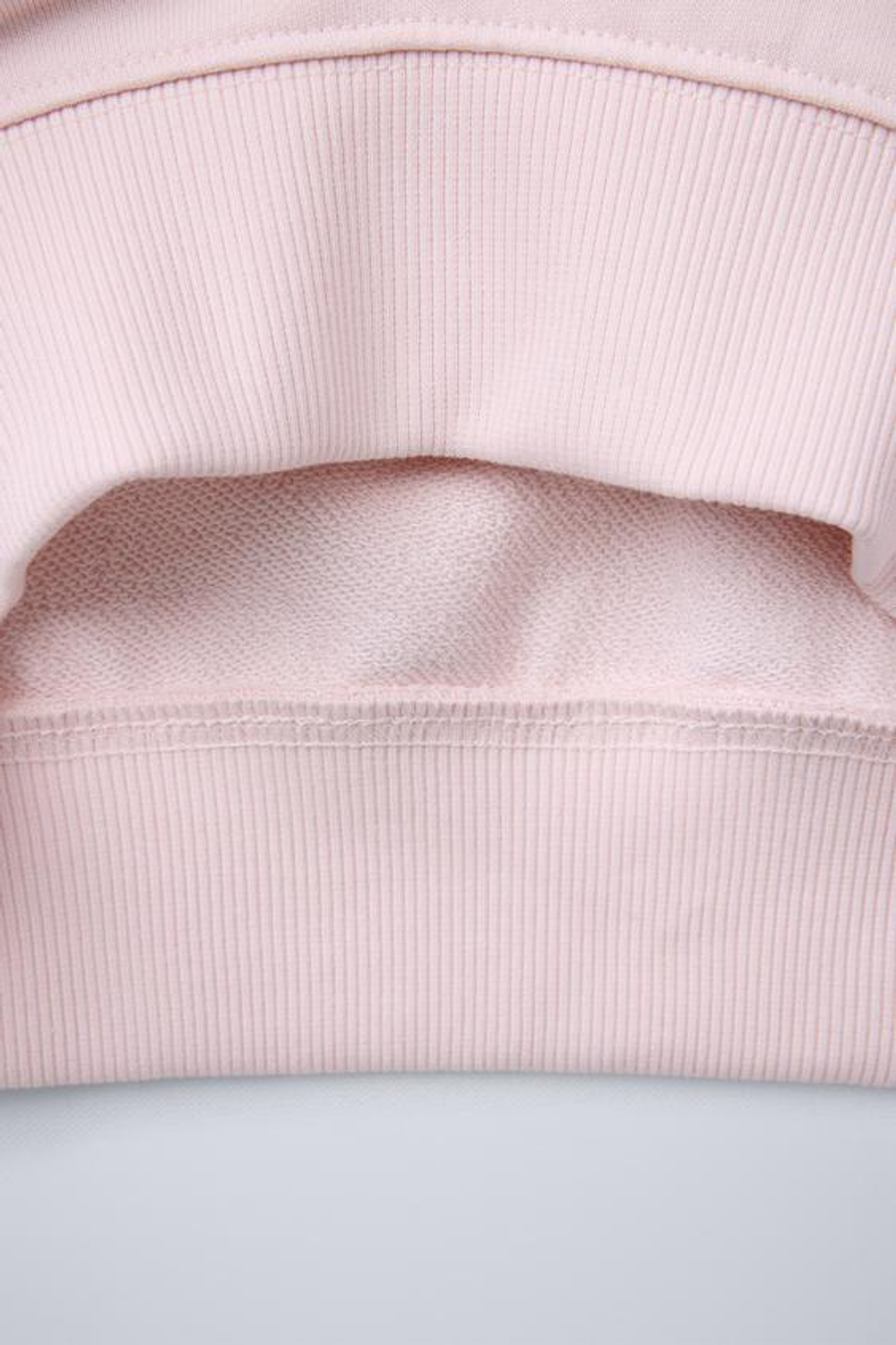 ZARA ТОЛСТОВКА С ПРИНТОМ «ГРАФФИТИ», РОЗОВЫЙ