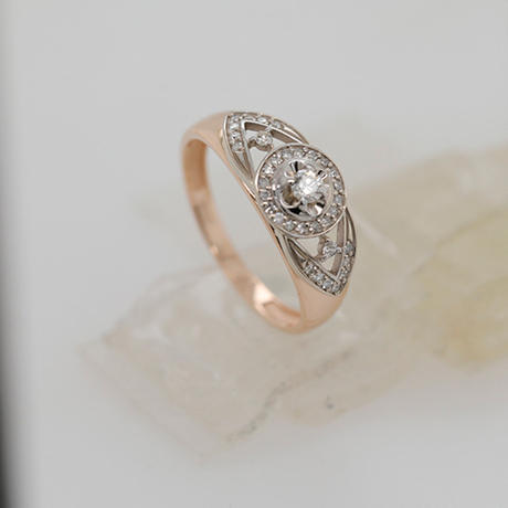 Кольцо из золота 585 пробы с 32 Бриллиантами