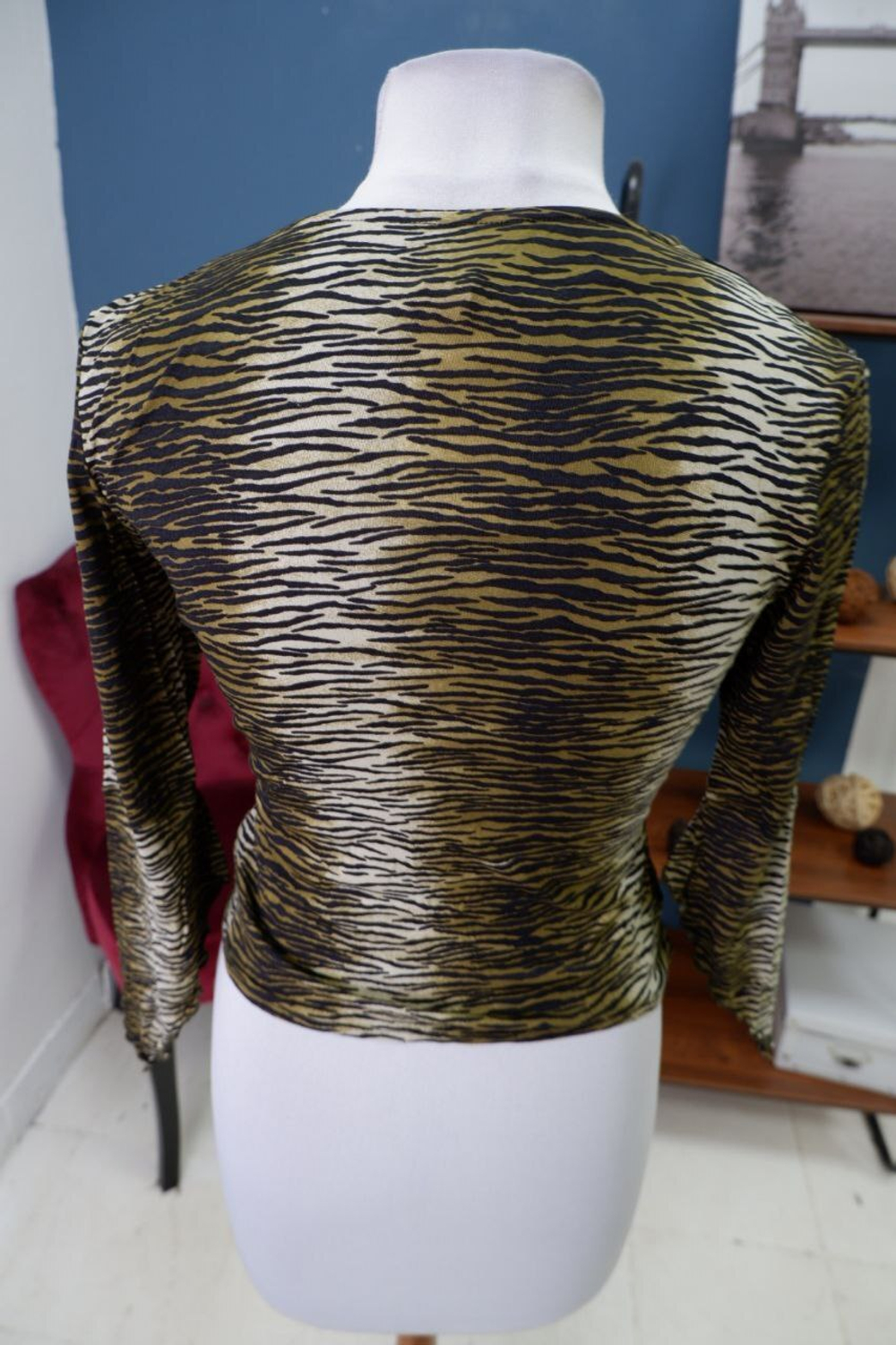 Джемпер с анималистичным принтом 42-44 размер