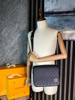 Сумка-планшет Louis Vuitton