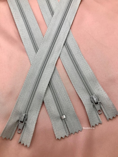 Молния светло-серая