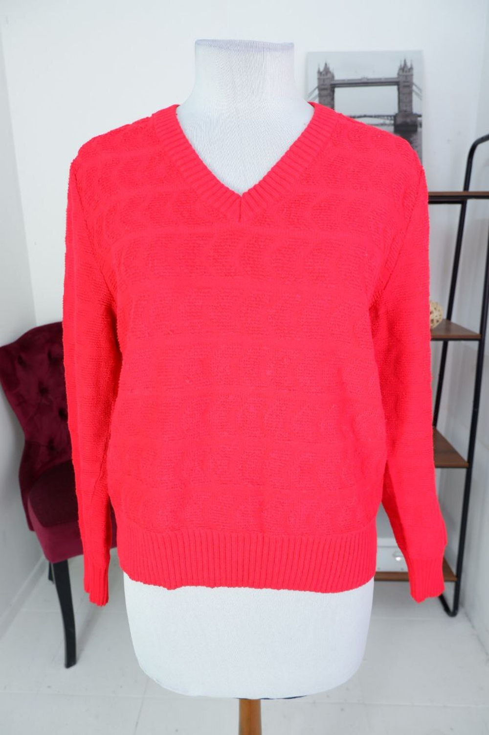 Свитер яркий жизнерадостного цвета 46-48 размер