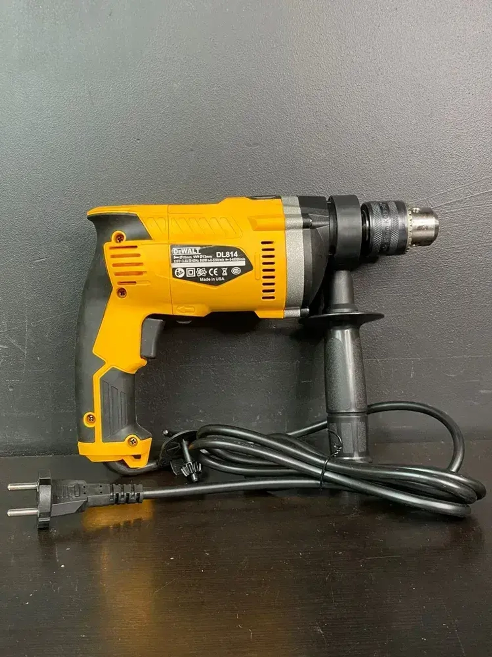 Ударная дрель DeWALT DL814