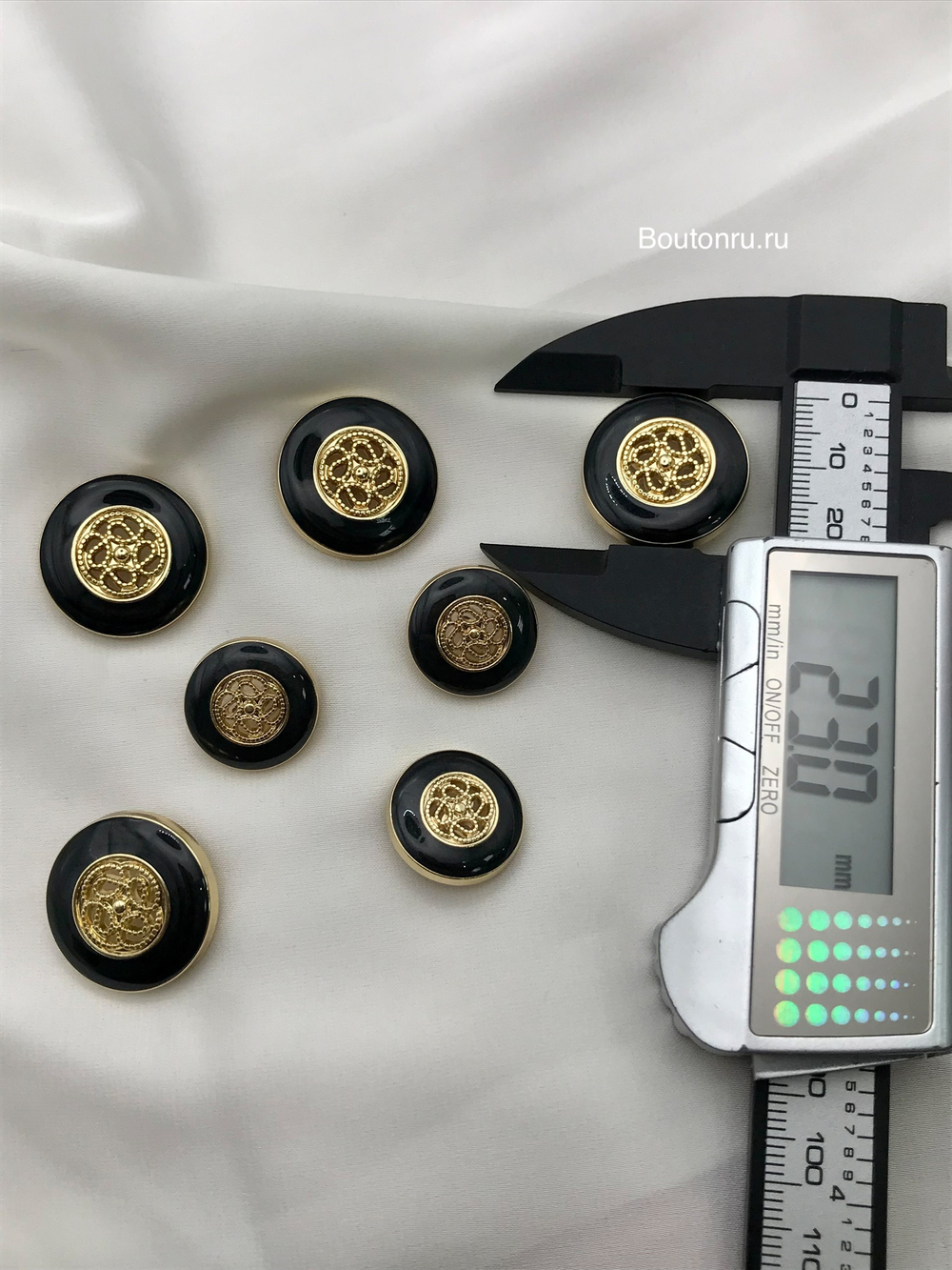 Пуговицы золотые с черной эмалью