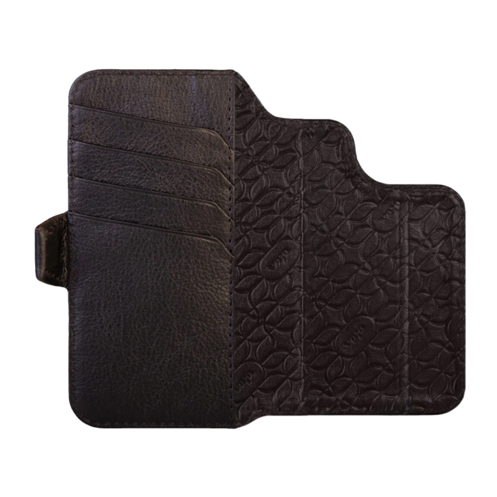 Магнитный кожаный чехол-бумажник Vaja Wallet Wrap Kobra V-Mag для iPhone 16 Pro Картхолдер ручной работы из натуральной кожи со змеиной фактурой и магнитной застёжкой. Вмещает до четырёх карт. Есть RFID-защита