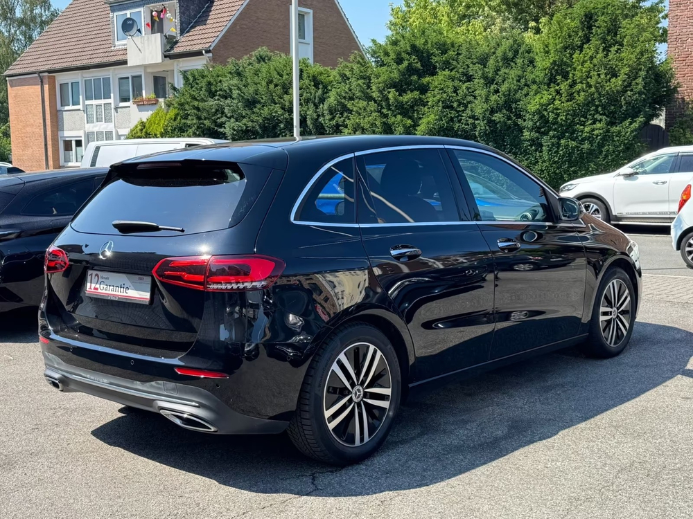 Mercedes-Benz B 220