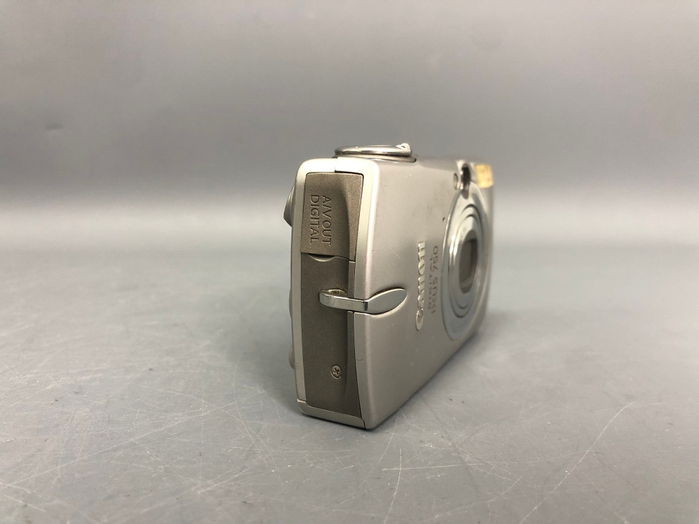 Canon Digital IXUS 750