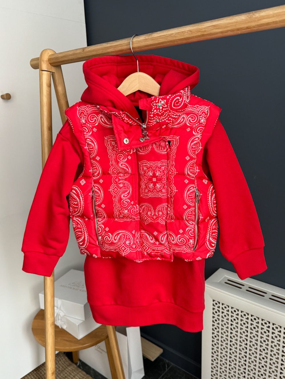 Пуховый жилет Givenchy и толстовка, 116