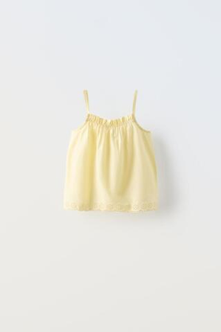 ZARA КОМПЛЕКТ С ТОПОМ НА БРЕТЕЛЯХ С ВЫШИВКОЙ ШИФФЛИ, ЖЕЛТЫЙ
