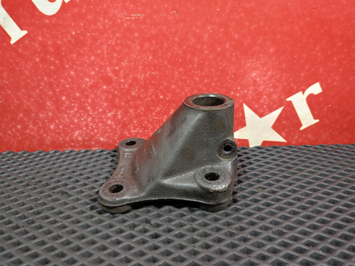 Кронштейн цилиндра подъёма кабины