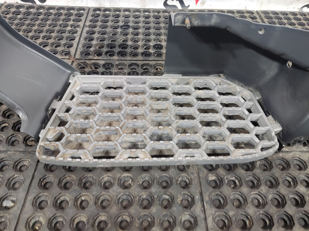 Подножка правая 2020г.