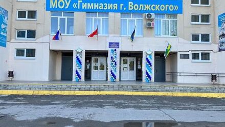 Колонны для оформления фасада школы