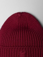 Шапка женская на осень рваная