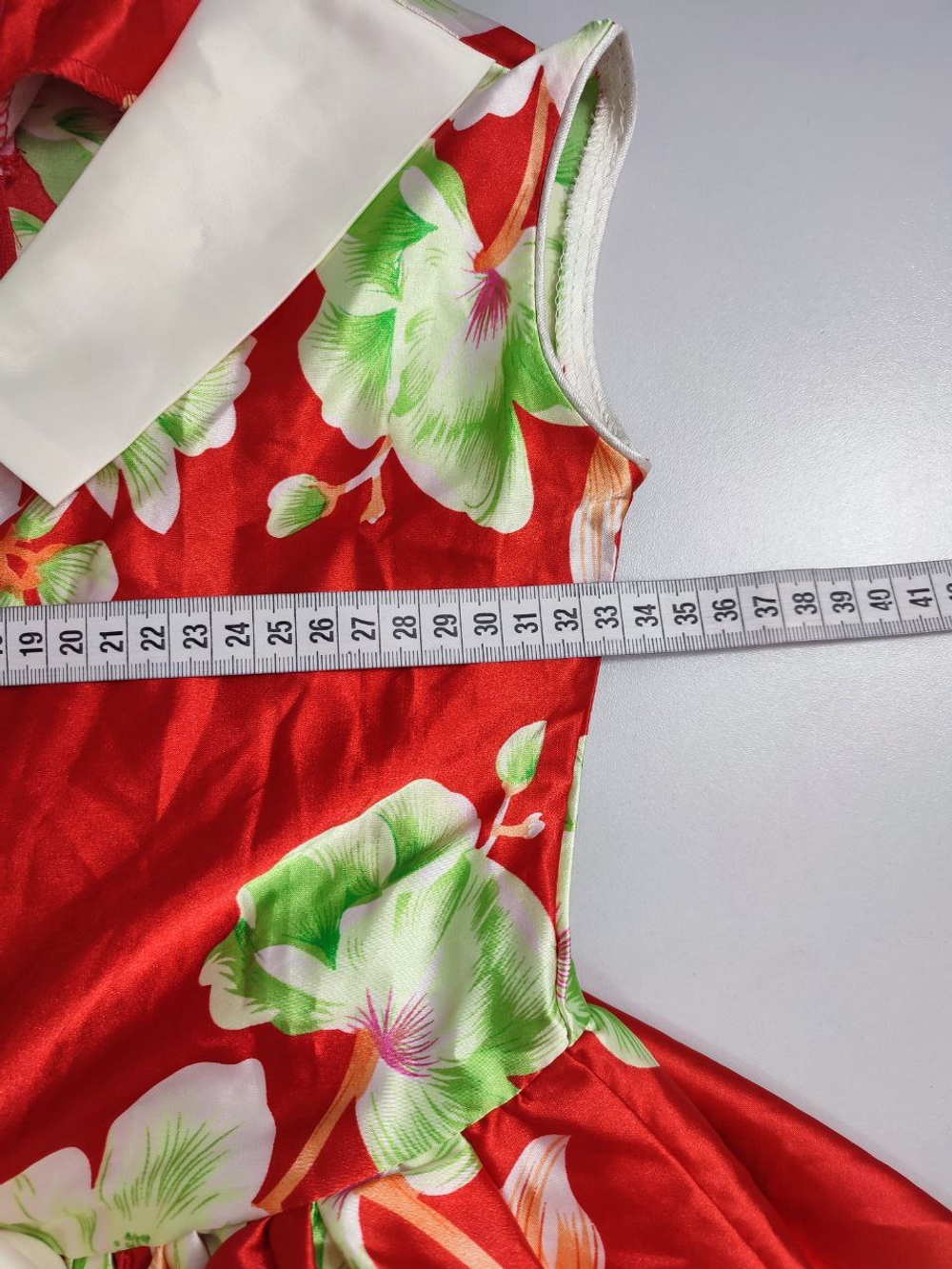 Платье Made in Kyrgyzstan с цветами на 8 лет, новое