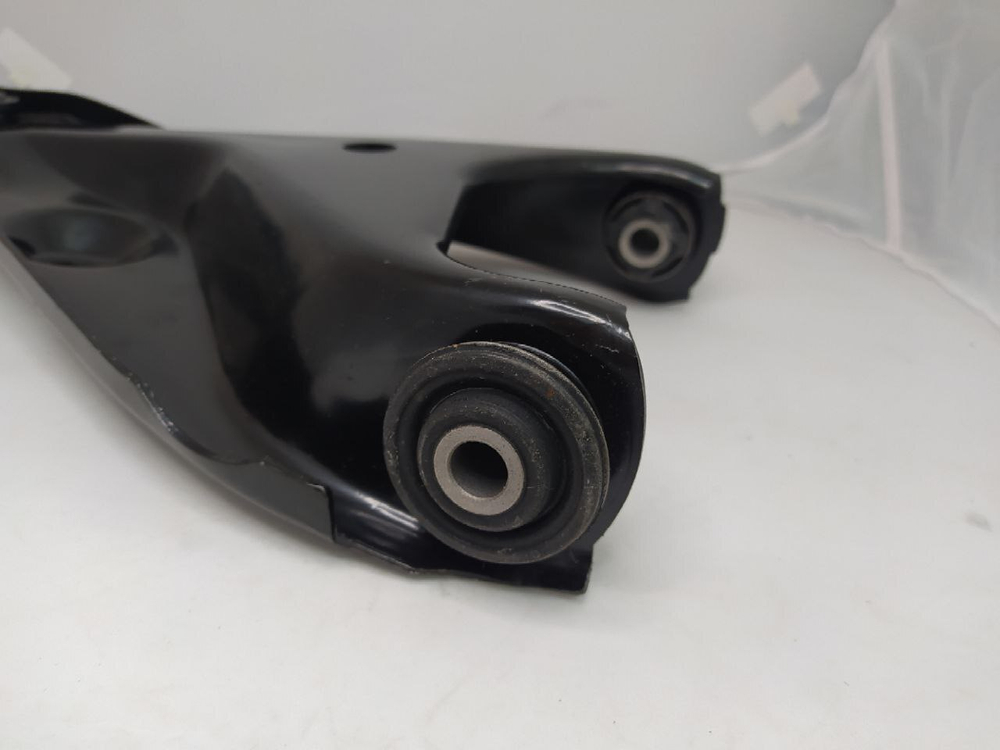 Рычаг передней подвески правый STARNER S622184 для Renault, LADA