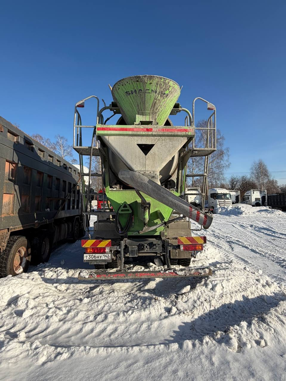 Shacman (Shaanxi) SX* 6x4 Автобетоносмеситель SX5258GJB6R384 (Дизельный, 9,7 л, 329 л.с., МТ)