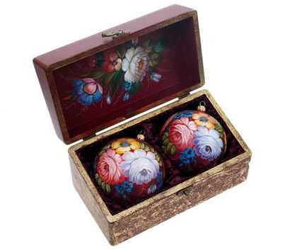 Set of 2 Christmas ball in a wooden box SET04D08112022009