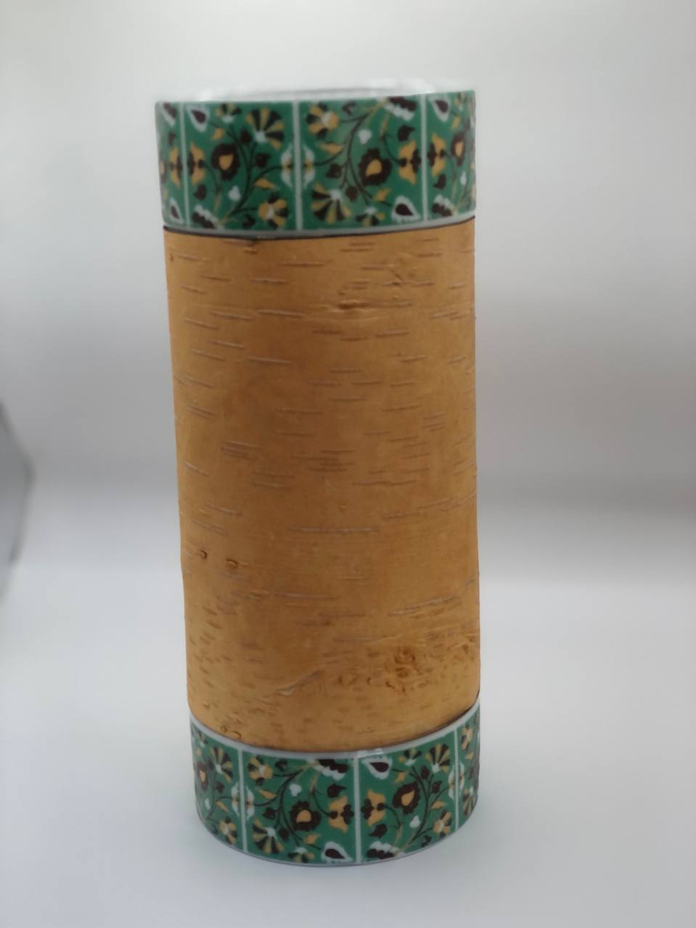 Ваза фарфоровая с берестой. Коллекция  Изразец Коломенское. Цветы. Бревно (Log).