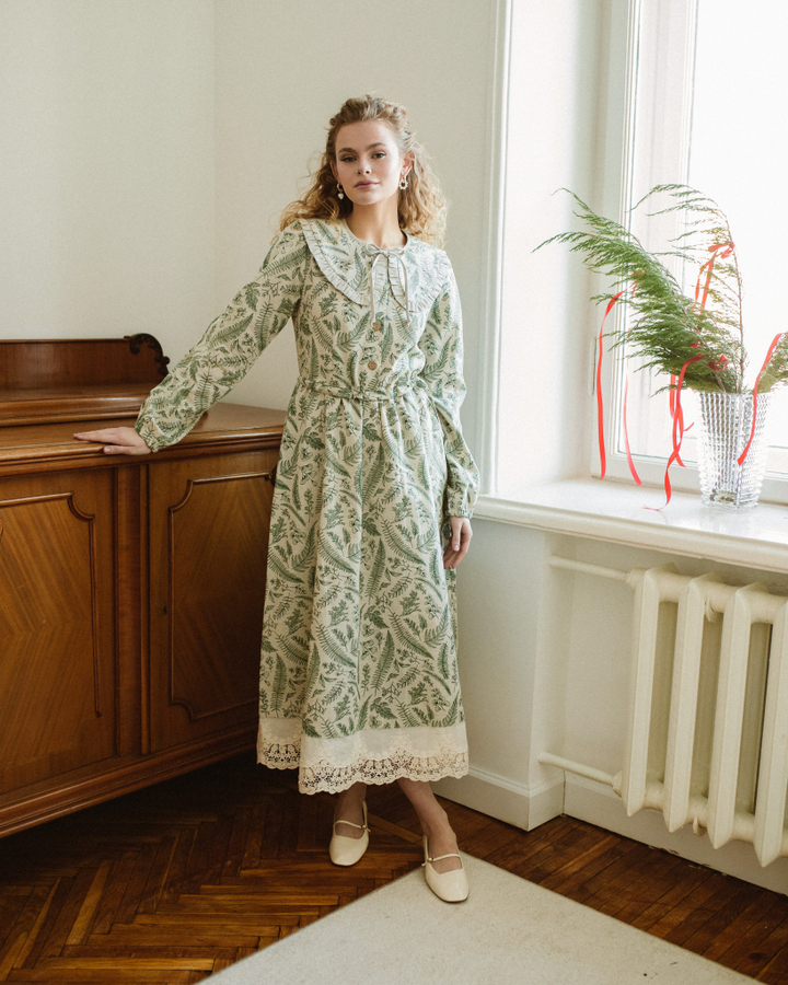 Платье с кружевом длинное