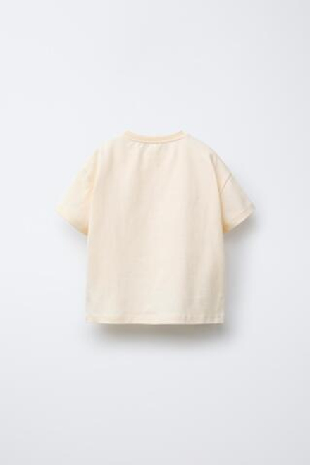 ZARA ФУТБОЛКА С МАХРОВОЙ НАШИВКОЙ, ВАНИЛЬНЫЙ