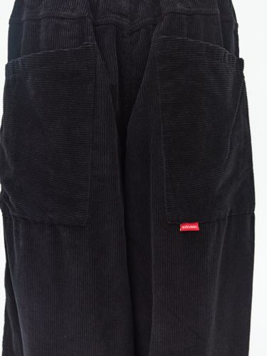 Мужские брюки из черного вельвета VENTIQUE