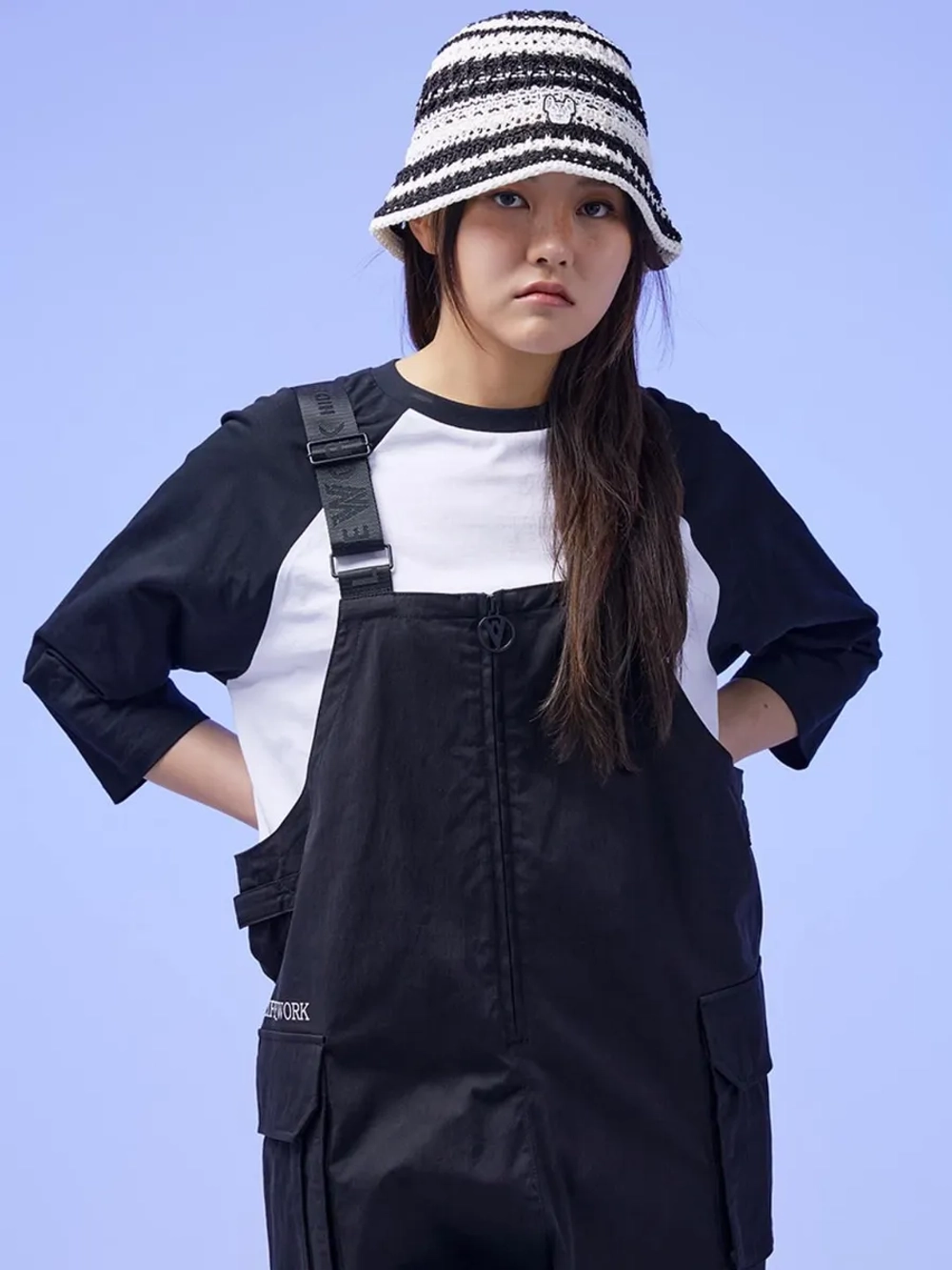 Джинсовый комбинезон с передним корманом