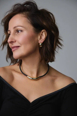 Колье "Моно" черный каучук с золотой вставкой