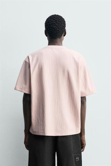 ZARA ФУТБОЛКА RELAXED FIT ИЗ РЕЛЬЕФНОЙ ТКАНИ, РОЗОВЫЙ