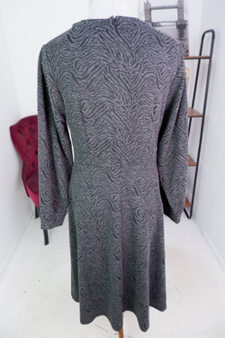 Платье Elena Viare плотное, маркировка 40, визуально на 44 размер, новое