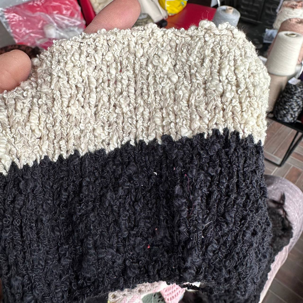 ECUADOR - lineapiu'; 43% хлопок, 43% лён, 14% п/а; 150м/100гр; col. B7215, цвет: чёрный + тёмно-синий;