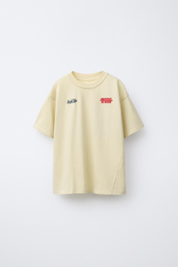 ZARA ФУТБОЛКА ИЗ ТКАНИ С ПРИНТОМ, ПАСТЕЛЬНО-ЖЕЛТЫЙ