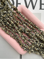 Нить бусины из далматиновой яшмы 7-8мм (галька)