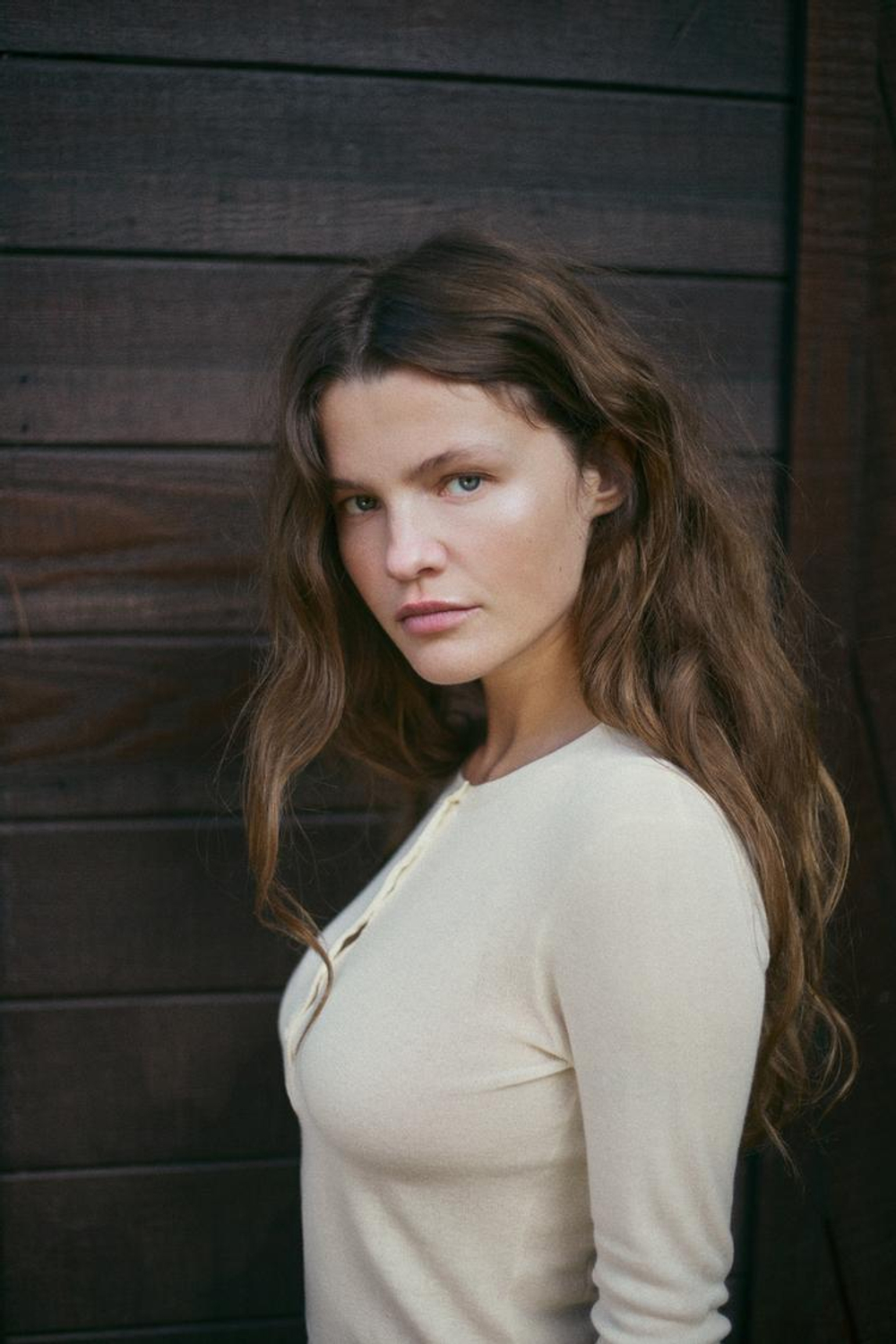 ZARA ФУТБОЛКА С ПУГОВИЦАМИ ИЗ ХЛОПКА, ЭКРЮ