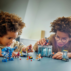 Конструктор LEGO Marvel Super Heroes 76315 Лаборатория Железного человека: Оружейная комната — фото 13