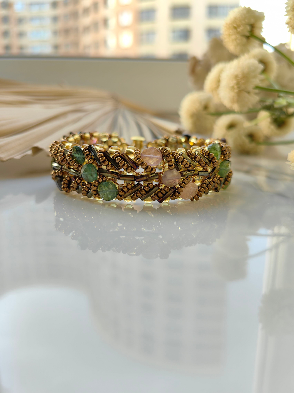 Браслет из бисера "Змейка" ручной работы с камнем Гранат (гроссуляр)