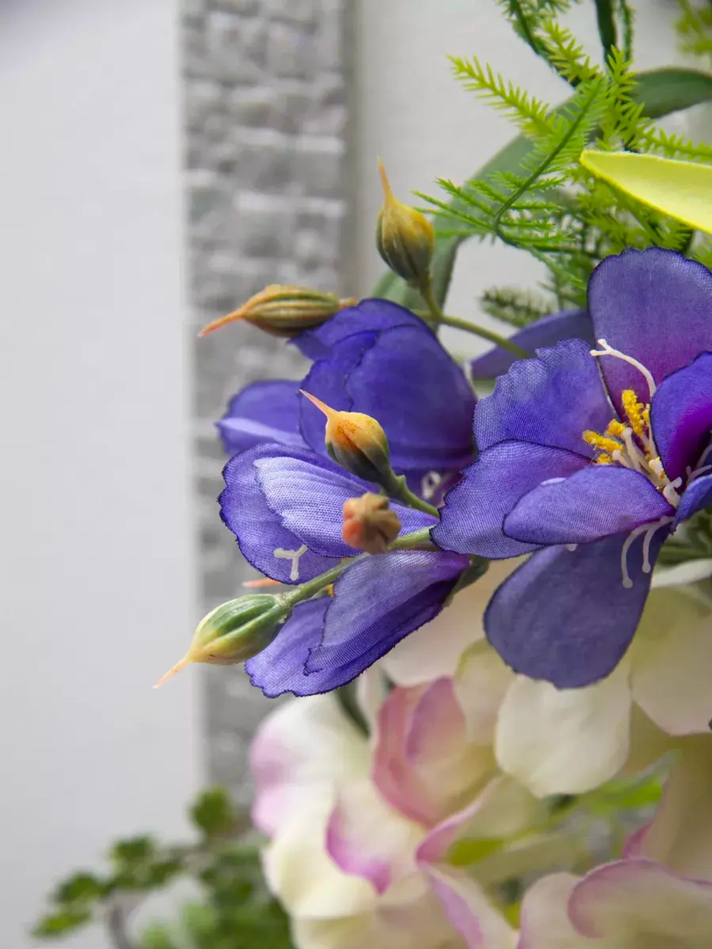 Настенная композиция с цветами в раме 70*32 см