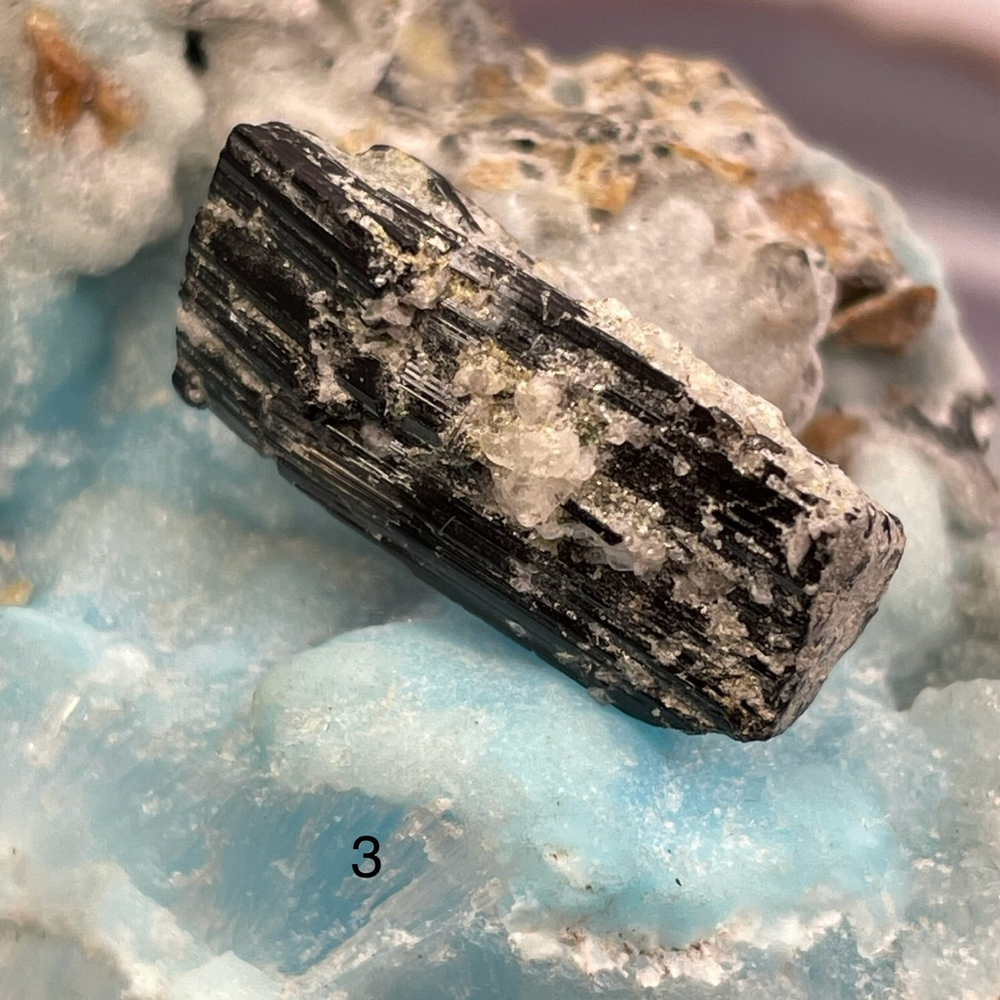 37811 Шерл Турмалин необработанный кристалл вс 17-22мм