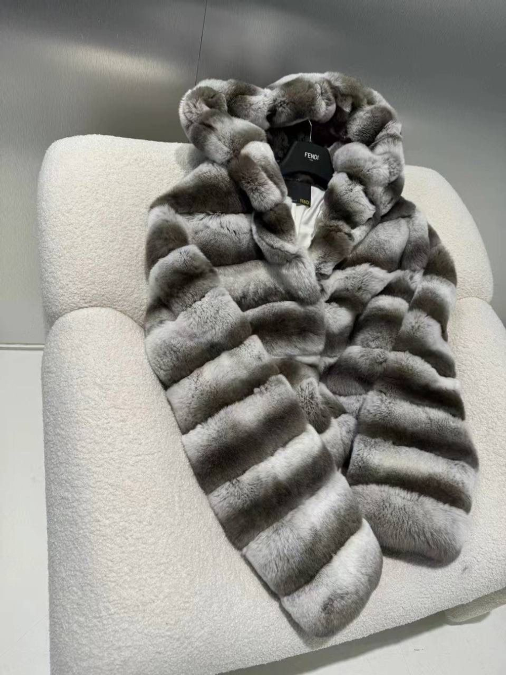Шубка Fendi