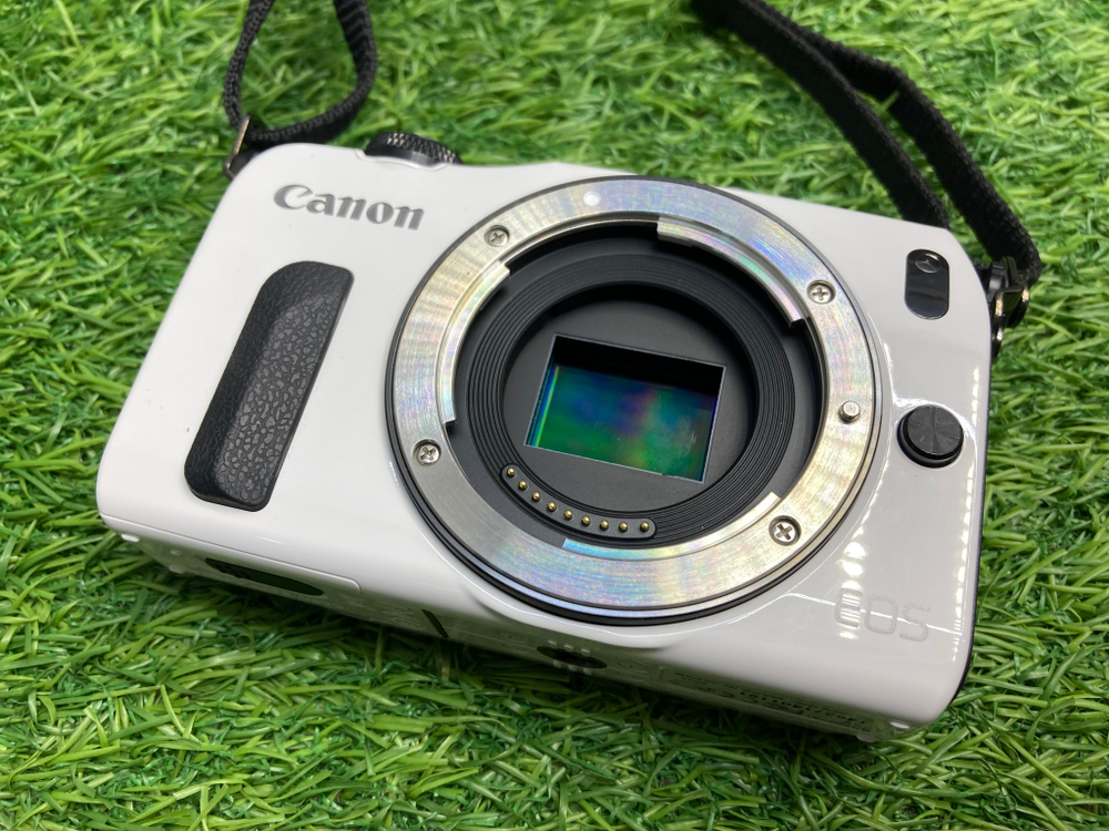 Canon EOS M Kit 18-55mm IS STM