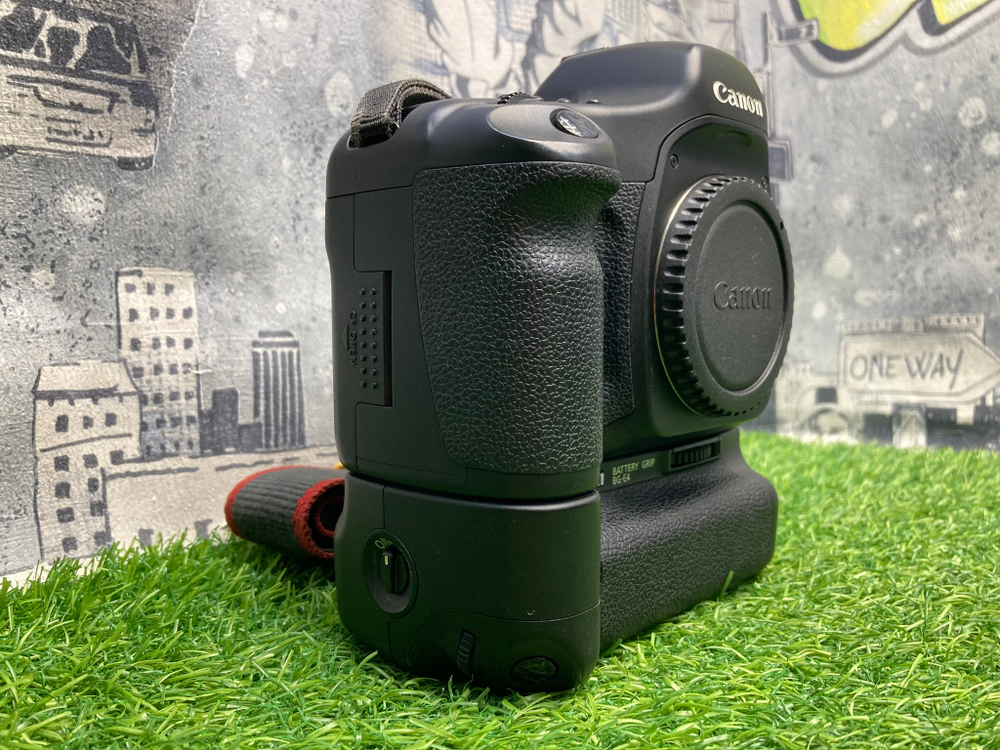 Canon 5D + Canon Battery Grip BG-E4